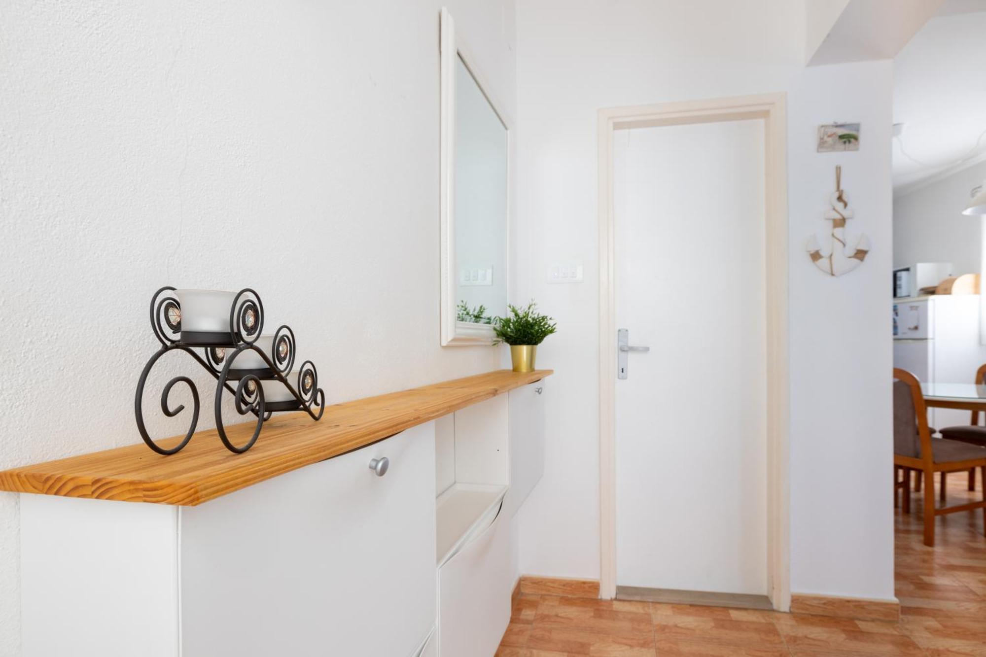 Apartment Laura On The First Floor Makarska