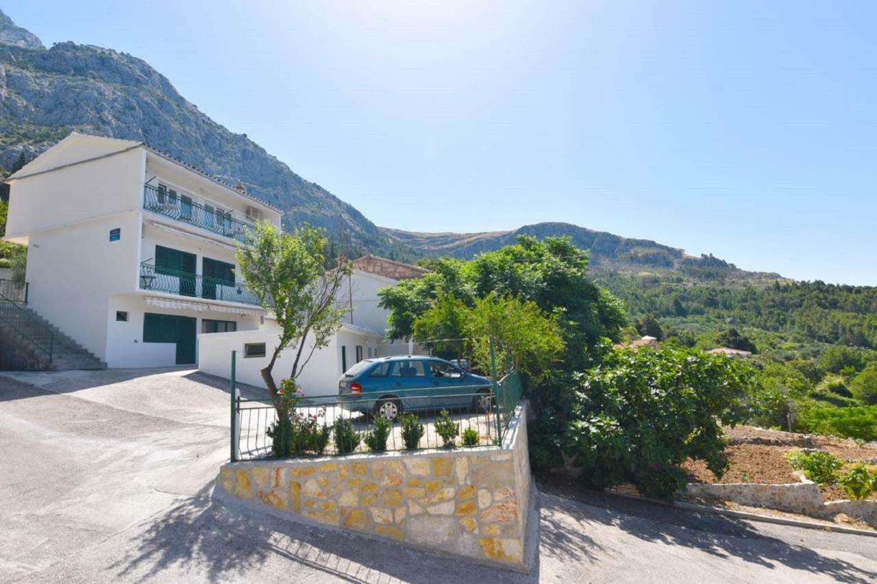 Laura On The First Floor * Makarska